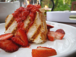 Strawberries-with-Grilled-Angel-Food-Cake